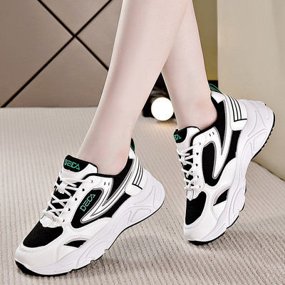 Γυναικεία μοντέρνα sneakers με επίπεδη σόλα με επιγραφή