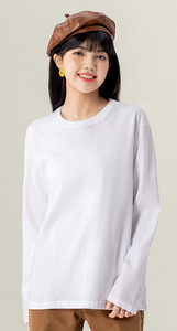 Μονόχρωμη βαμβακερή μπλούζα με οβάλ λαιμόκοψη και μακριά μανίκια