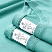 Μονόχρωμη βαμβακερή μπλούζα με οβάλ λαιμόκοψη και μακριά μανίκια