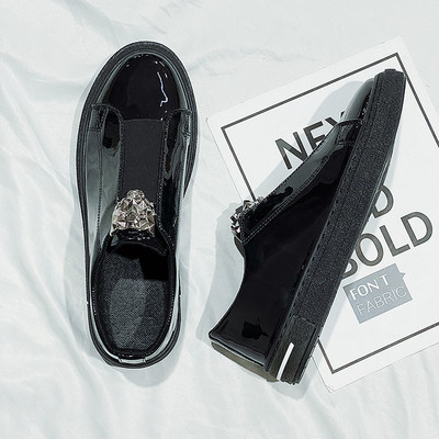 Ανδρικά παπούτσια από λουστρίνι με επίπεδη σόλα