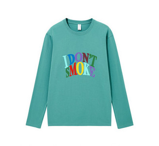 Γυναικεία μονόχρωμη μπλούζα με πολύχρωμη επιγραφή