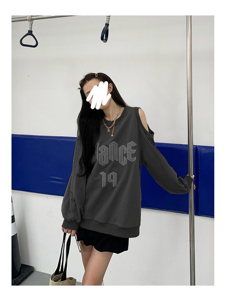 Bluză modernă de toamnă cu umerii goi