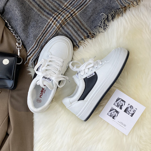 Ženske tenisice sa vezicama u bijeloj boji i ravnim đonom