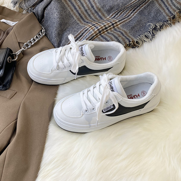 Ženske tenisice sa vezicama u bijeloj boji i ravnim đonom