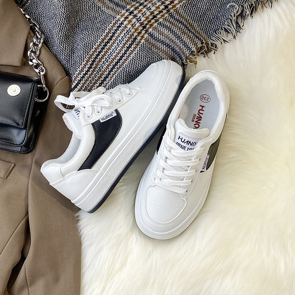 Ženske tenisice sa vezicama u bijeloj boji i ravnim đonom