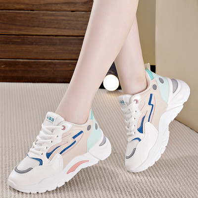 Γυναικεία sneakers με κορδόνια και τραχιά σόλα