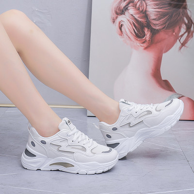 Γυναικεία sneakers με κορδόνια και τραχιά σόλα