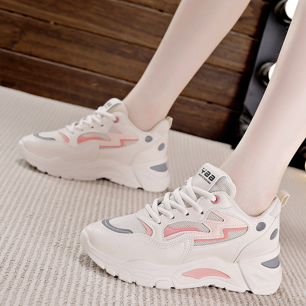 Γυναικεία sneakers με κορδόνια και τραχιά σόλα