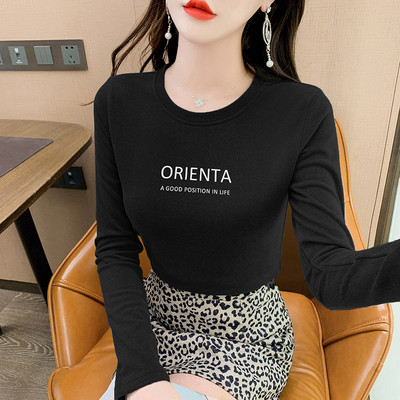 Μοντέρνο γυναικείο μπλουζάκι με στρογγυλή λαιμόκοψη και επιγραφή