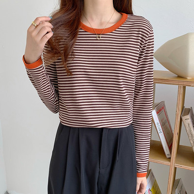 Γυναικεία φαρδιά ριγέ μπλούζα με οβάλ λαιμόκοψη