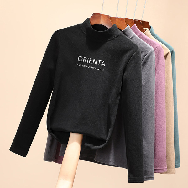 Polo dens de toamnă-iarnă cu o inscripție