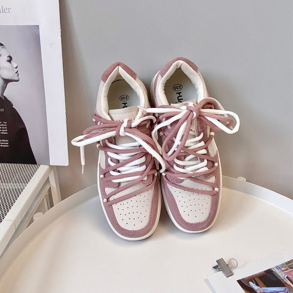 Tenisi de dama de culoare roz si sireturi