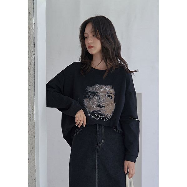 Ležerna ženska bluza s izrezima u crnoj boji