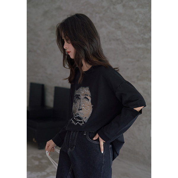 Ležerna ženska bluza s izrezima u crnoj boji