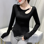 Bluză asimetrică cu decor metalic