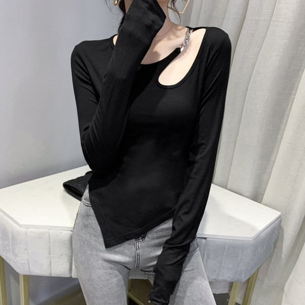 Bluză asimetrică cu decor metalic