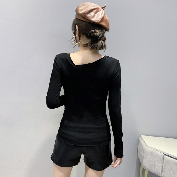 Tanka ženska bluza dugih rukava, pripijeni model s ukrasnim gumbima