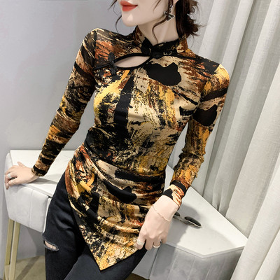 Pripijena asimetrična bluza s izrezima