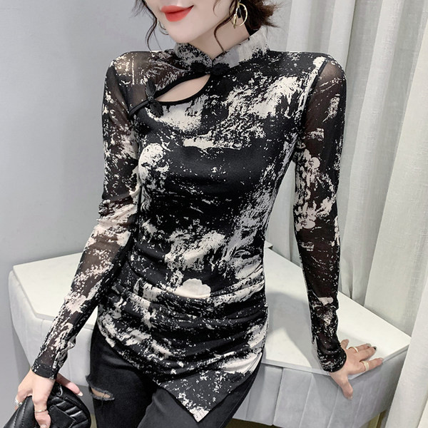 Pripijena asimetrična bluza s izrezima