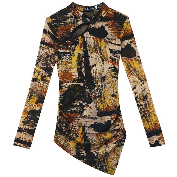 Pripijena asimetrična bluza s izrezima