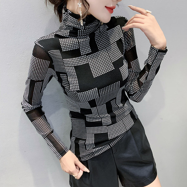 Polo de dama cu maneca lunga, model slim cu forme geometrice