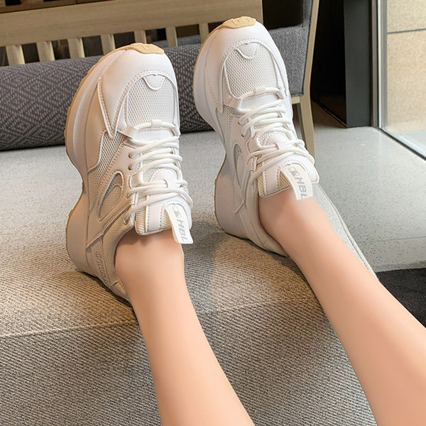 Novi model ženskih tenisica sa pertlama u bijeloj boji