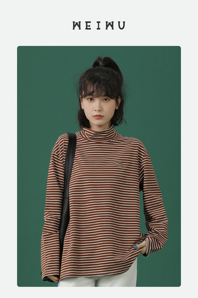 Ležerna ženska prugasta bluza s polo kragnom