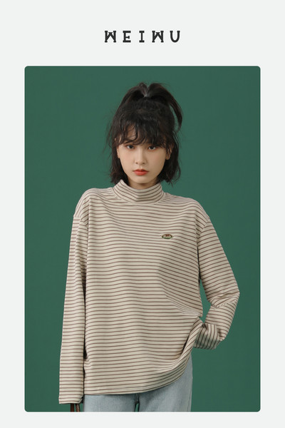 Ležerna ženska prugasta bluza s polo kragnom