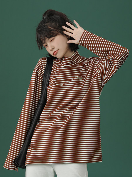 Ležerna ženska prugasta bluza s polo kragnom