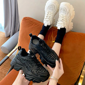 Γυναικεία μοντέρνα sneakers με τραχιά σόλα από οικολογικό δέρμα σε δύο χρώματα