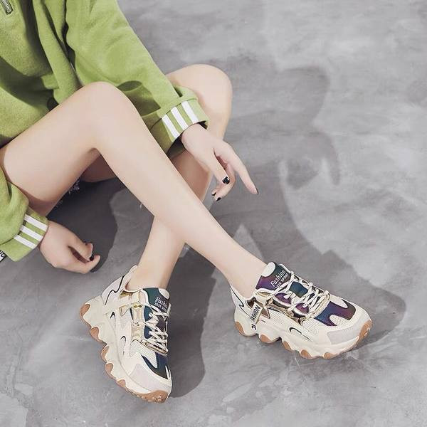 Ženske aktualne tenisice s grubim potplatom i mrežicom s natpisom