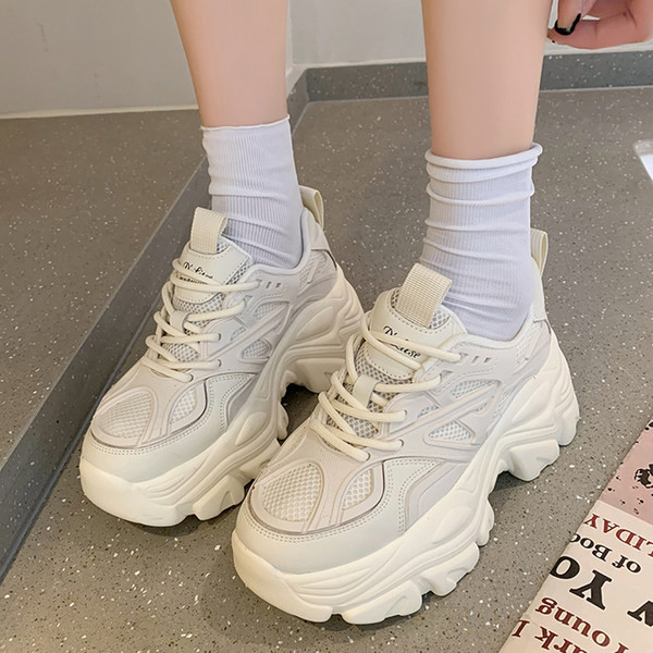 Novi model ženskih tenisica sa grubim đonom i vezicama - tri boje