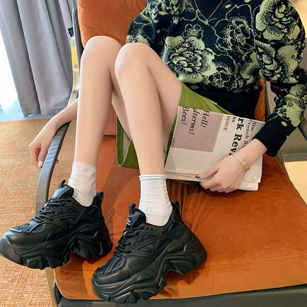 Novi model ženskih tenisica sa grubim đonom i vezicama - tri boje