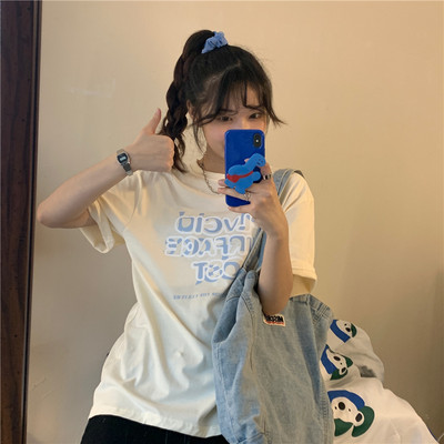 Ležerna široka majica s printom u boji