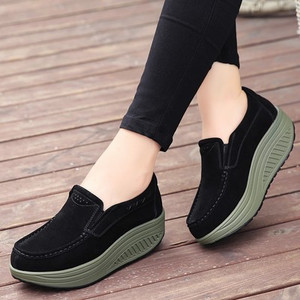 Ženske casual cipele od umjetne antilop kože s visokim potplatom