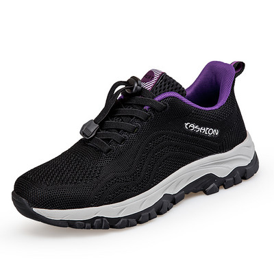 Adidași sport dintr-o rețea pentru bărbați și femei