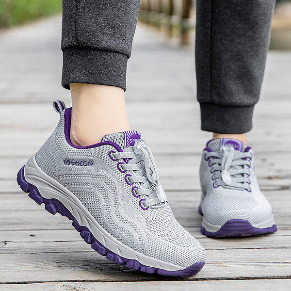 Adidași sport dintr-o rețea pentru bărbați și femei