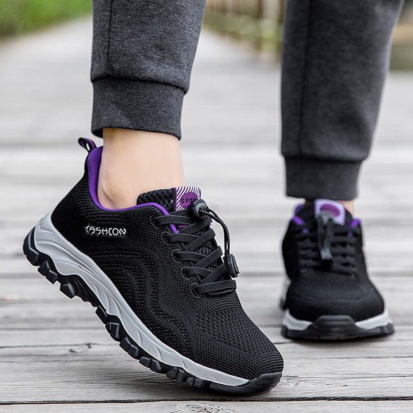 Adidași sport dintr-o rețea pentru bărbați și femei