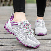 Γυναικεία αθλητικά sneakers από πλέγμα με κορδόνια