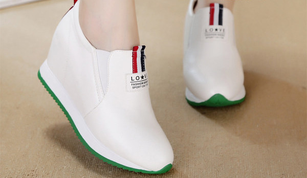 Kožne ženske tenisice sa natpisom