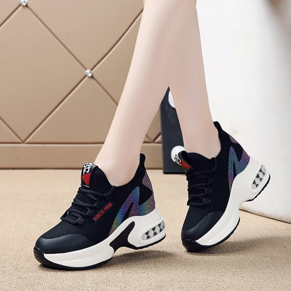 Γυναικεία casual sneakers με ψηλή σόλα και κορδόνια