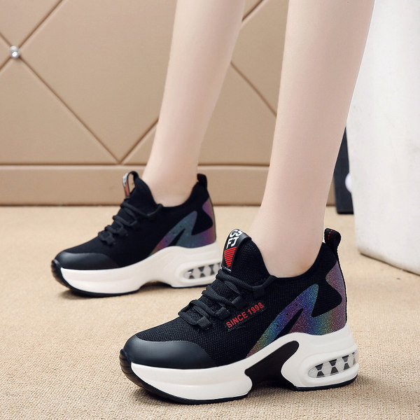 Γυναικεία casual sneakers με ψηλή σόλα και κορδόνια