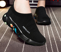 Ženske tekstilne tenisice s printom u boji na potplatu