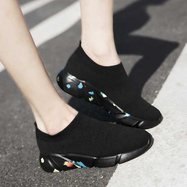 Ženske tekstilne tenisice s printom u boji na potplatu