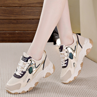 Ženske tenisice s mrežicom i natpisom s ravnim potplatom