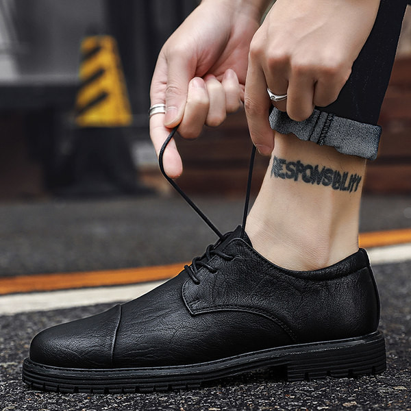 Novi model muških cipela od umjetne kože u tri boje