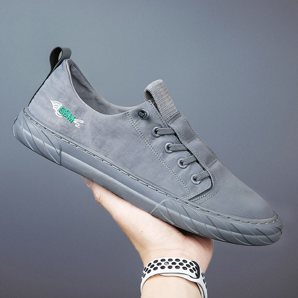 Vyriškos laisvalaikio drobės žemais padais – keli modeliai