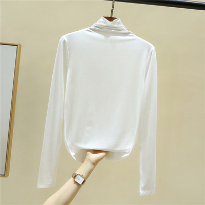 Moderna ženska bluza pripijenog modela s polo kragnom