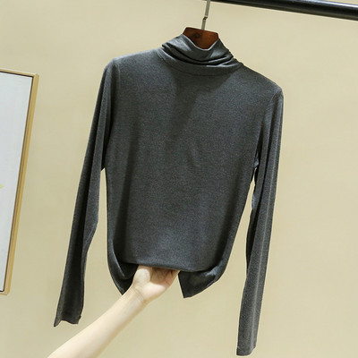 Moderna ženska bluza pripijenog modela s polo kragnom