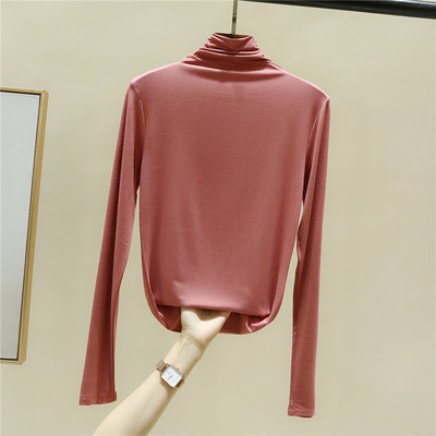 Moderna ženska bluza pripijenog modela s polo kragnom